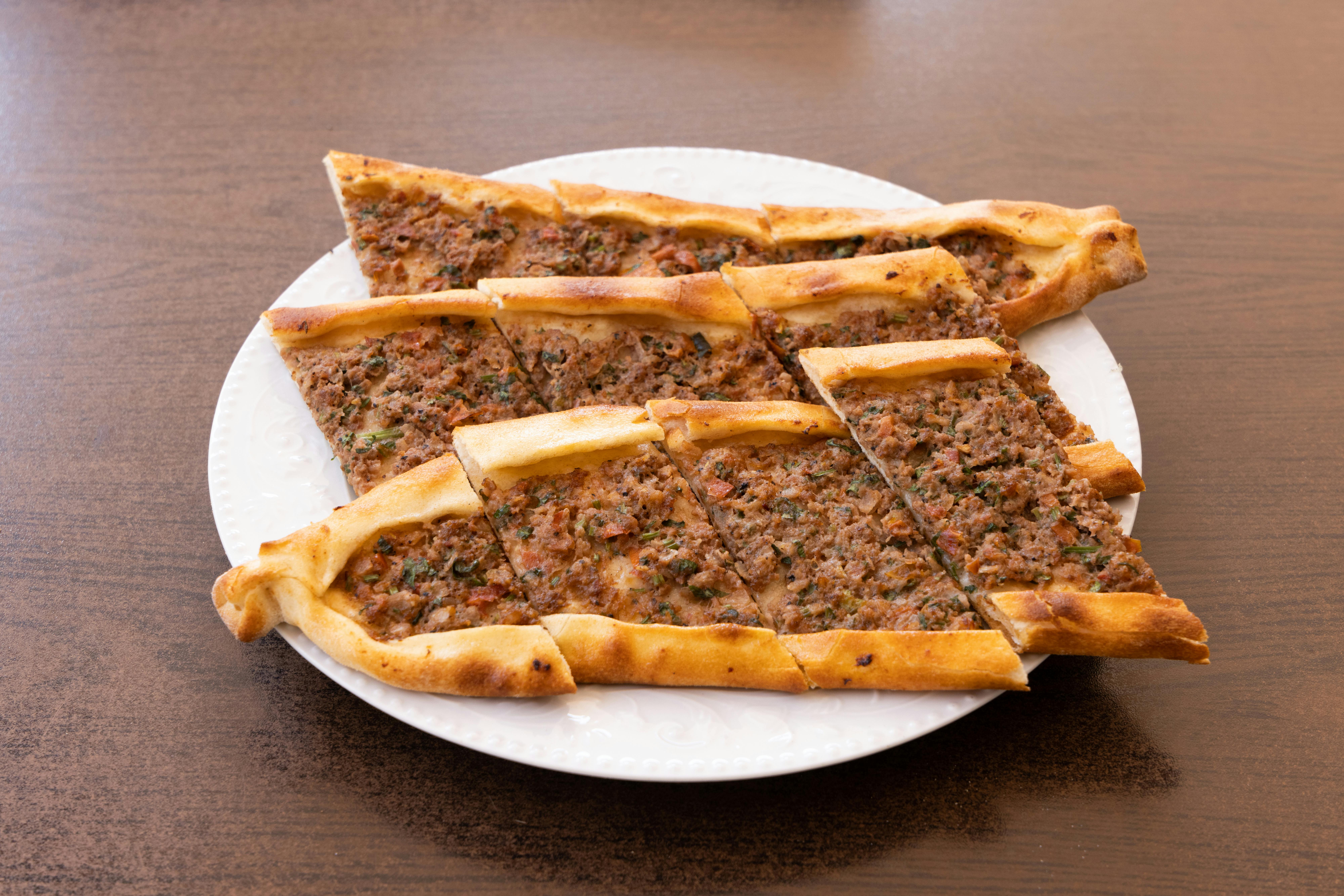 Hackfleisch Pide mit Beilage